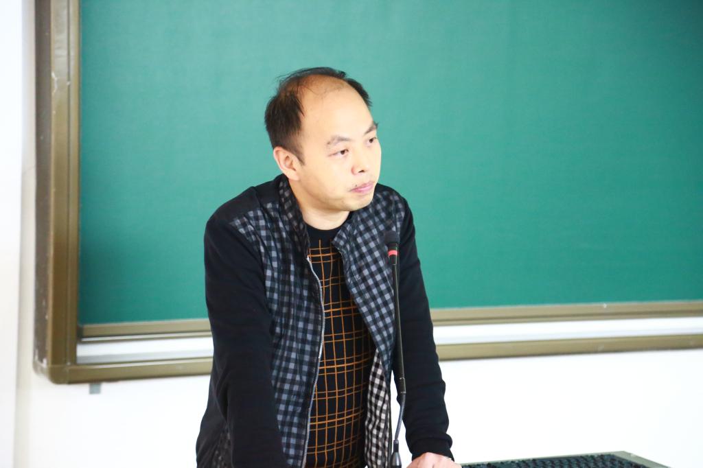 李国东科长耐心讲解
